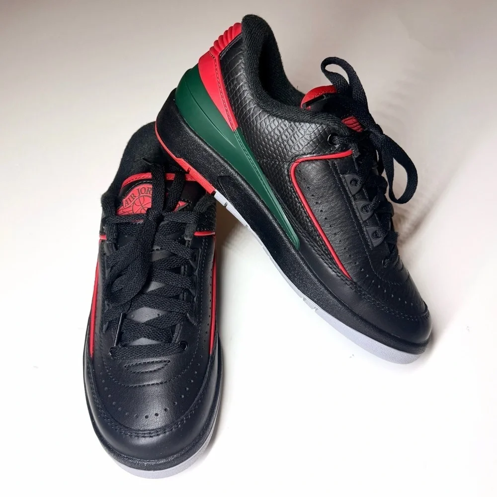 Nike Kids Air Jordan 2 Retro Low Christmas Black / Red Size- 4Y. FJ6869 006